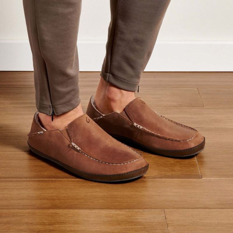 Olukai | Moloa Men's Leather Slippers - Toffee / Dark Wood - Click Image to Close